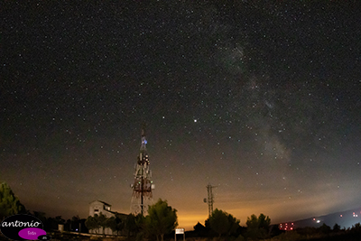 Cometa Neowise y Vía Láctea, en el Santuario de Nuestra señora de Montora.