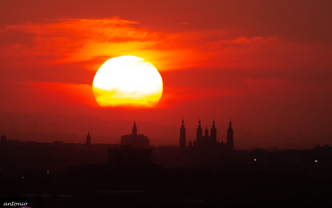 Puesta de sol sobre el Pilar