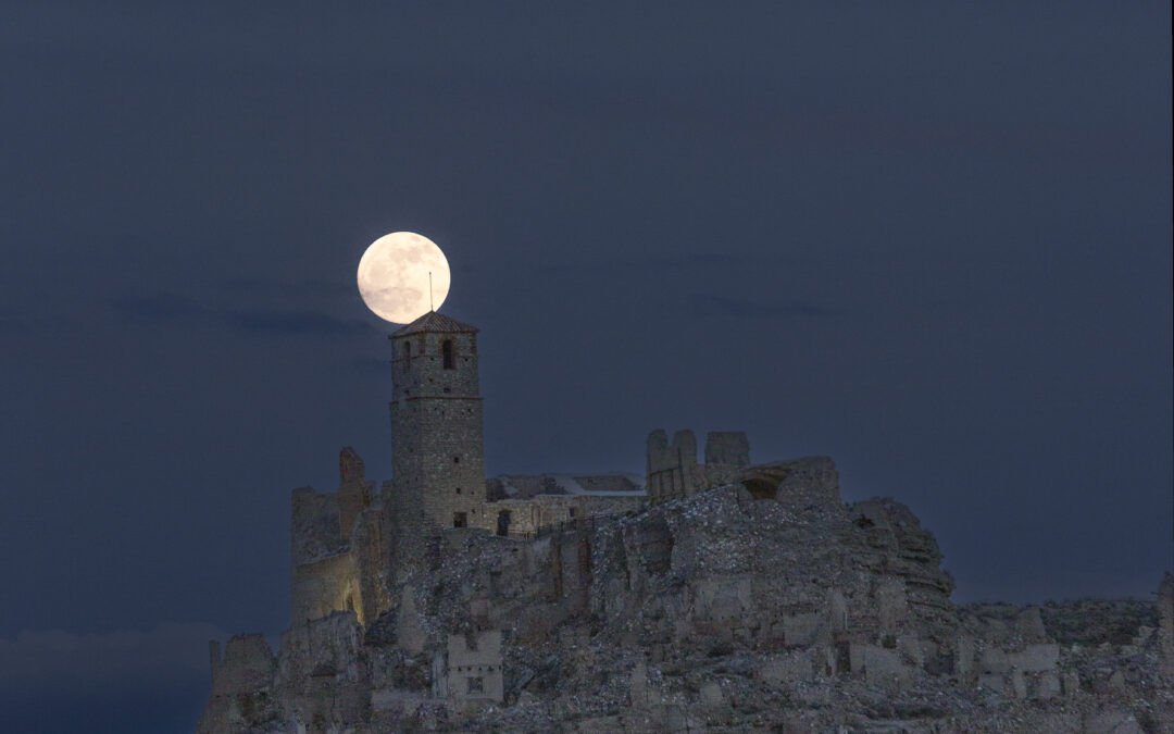 Atardecer y luna en Rodén